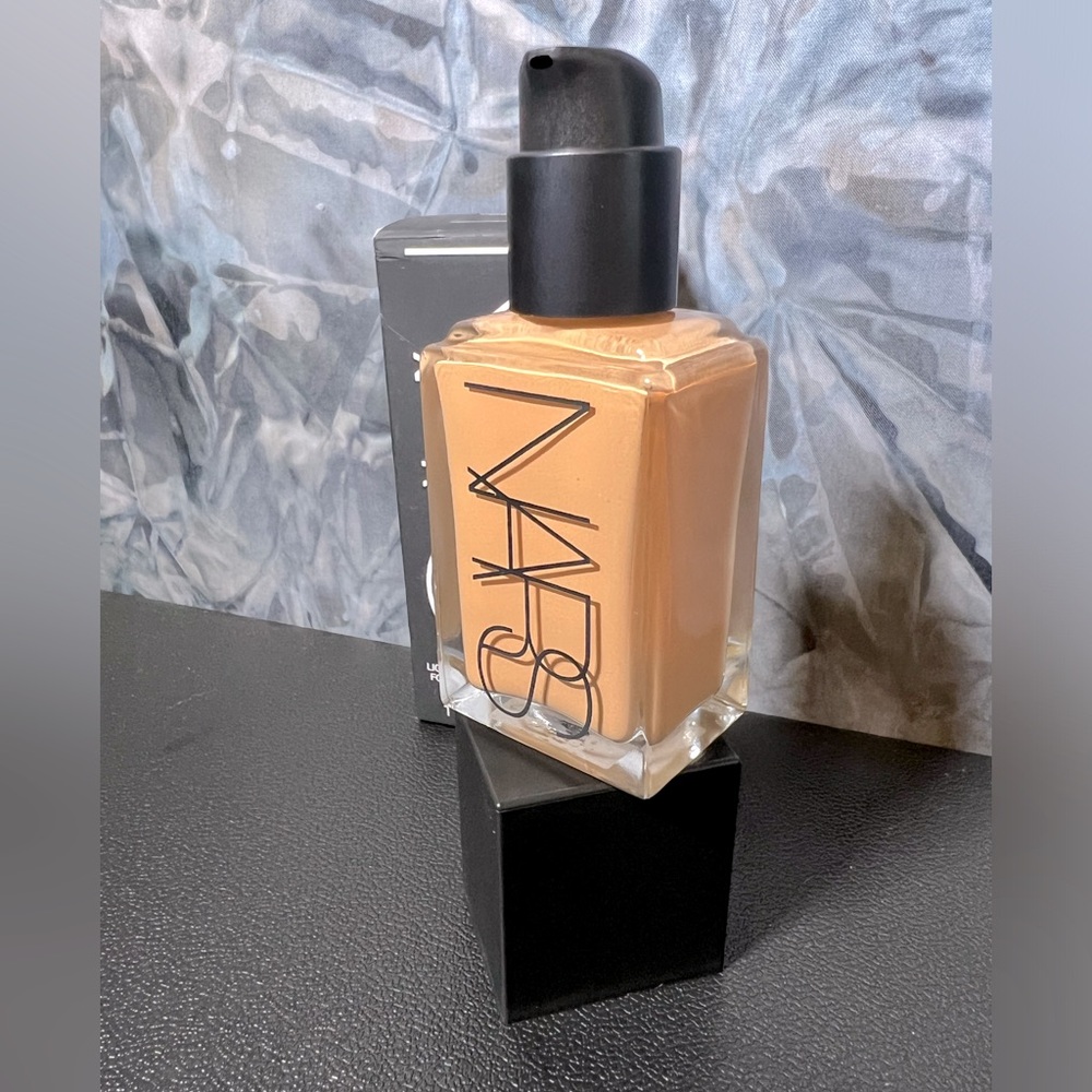 NARS Light Reflecting Skincare Foundation medium-deep 1 Syracuse 1 Oz.